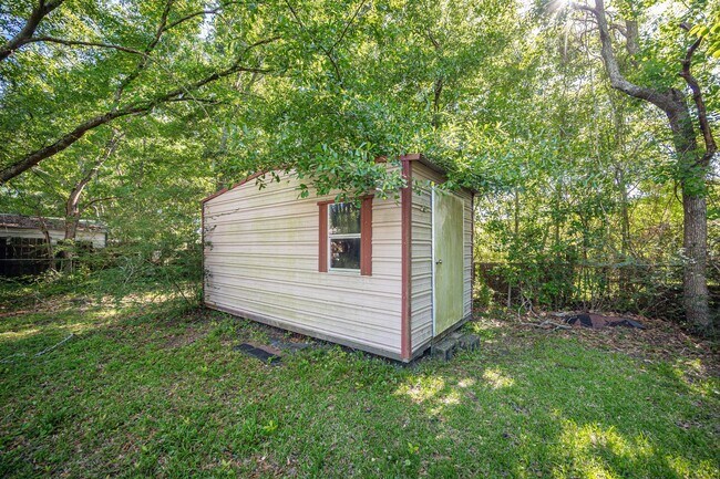 Building Photo - 5612 Rose Dr