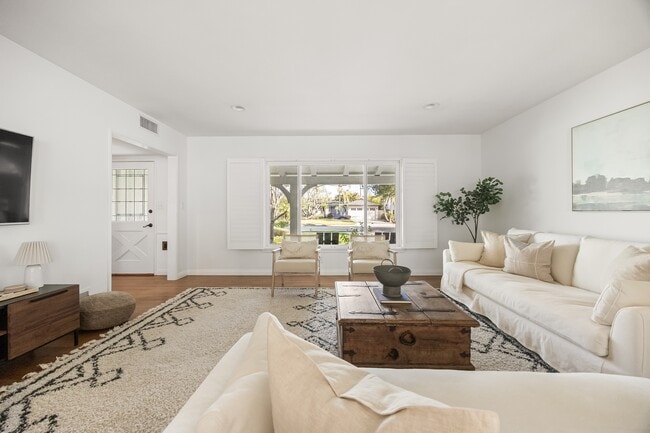 Building Photo - 2510 Santiago St