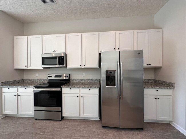 Building Photo - Close to Wildlight, Kingsbay and Fernandina Beach!