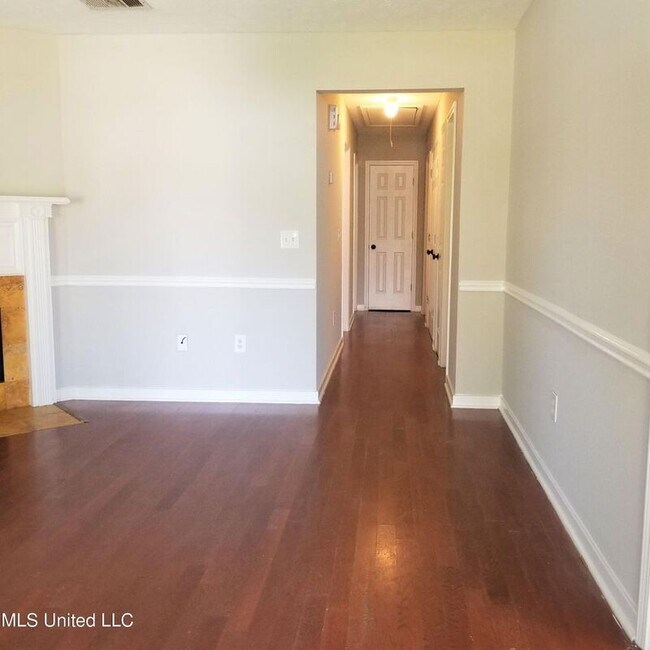 Building Photo - 1537 Chelsea Ln