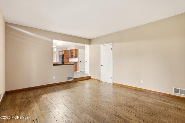 Building Photo - 1589 N Bay Ave