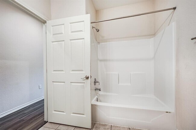 Building Photo - 10310 Chesterfield Dr