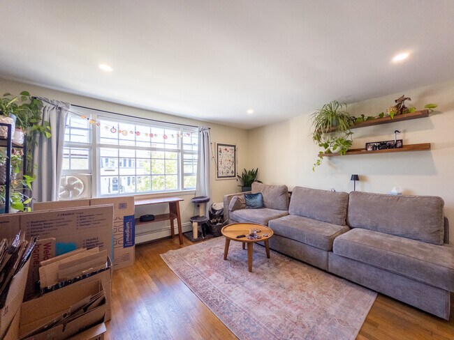 Building Photo - 115 Bellvale St