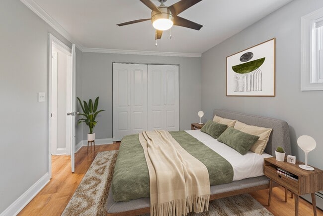 Building Photo - Updated 2 Bed in Lake Bluff | Parking Included | Pet Friendly | Top Schools