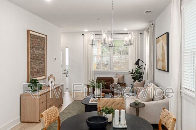 Building Photo - 722 N Dupont Ave