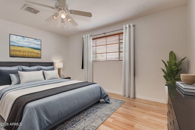 Building Photo - 1308 W 6th St