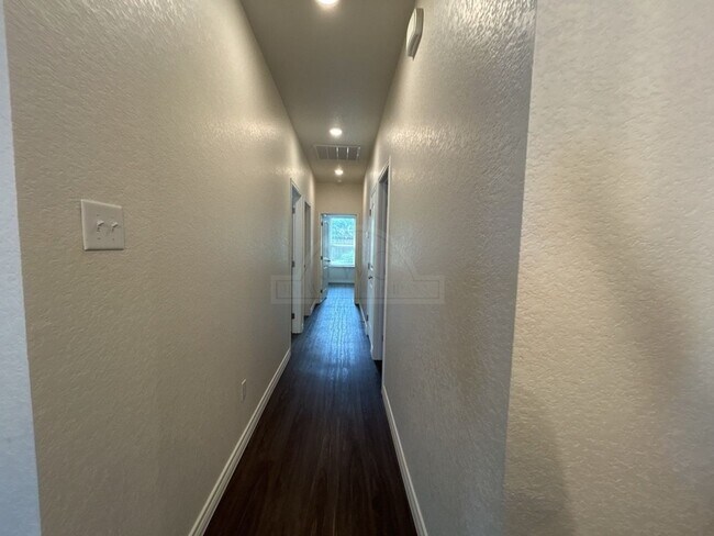 Building Photo - 5112 Rose Gdn Lp