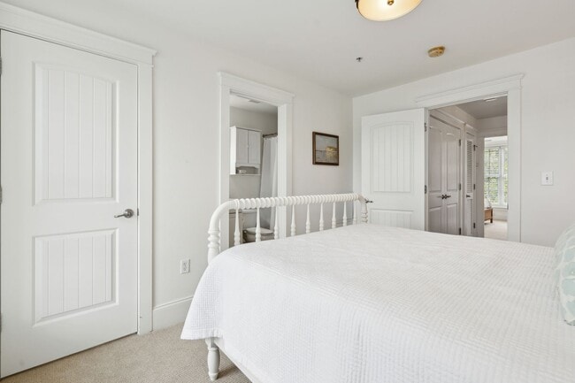 Building Photo - Fully Furnished 2BR Condo with Designer Touches in Shelmore Village