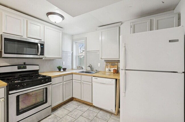 Building Photo - 1504 4th St NE