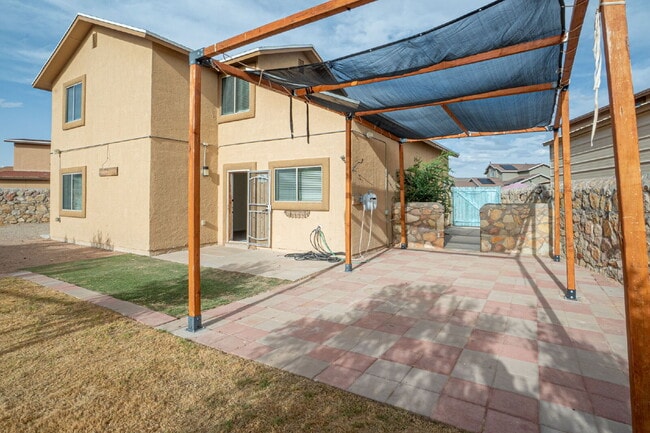 Building Photo - 7041 Falling Leaf Cir
