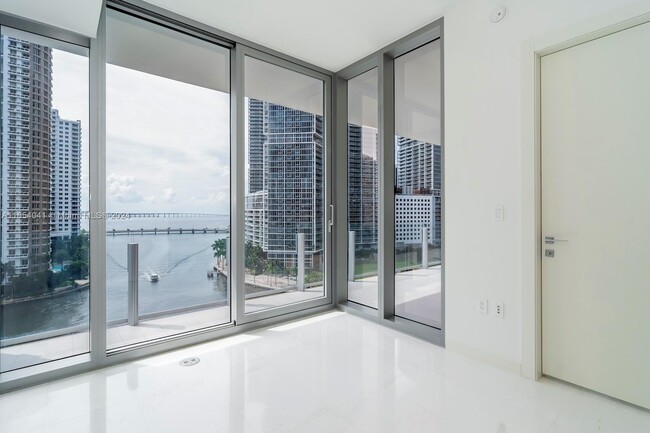 Building Photo - 300 Biscayne Blvd Way