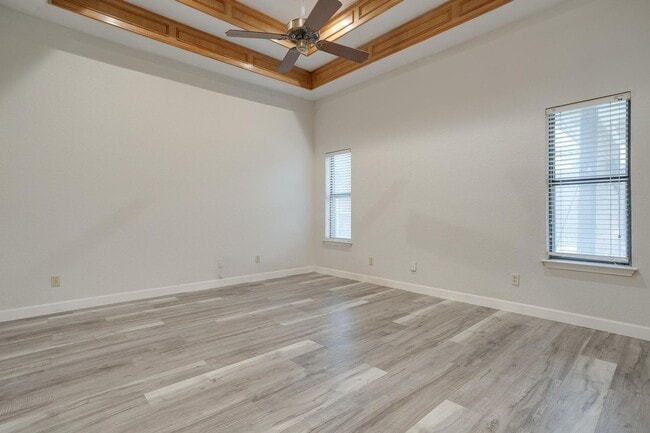 Building Photo - Beautiful 3 Bed, 2 Bath Home in Well Established Holiday West Neighborhood W /Pool and Pool Servi...