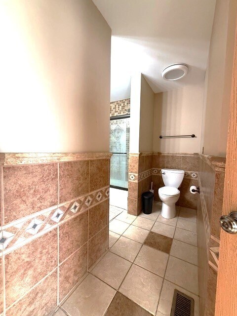 Building Photo - 406-1406 Alyssa St