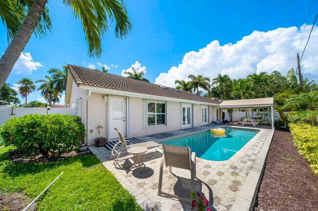 Building Photo - 7661 W Country Club Blvd