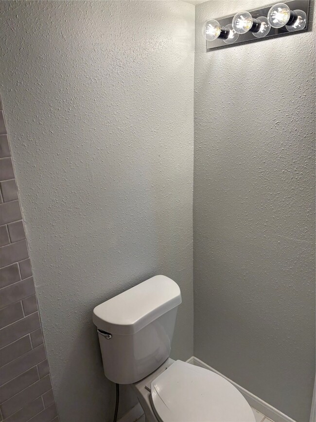 Building Photo - 2626 Holly Hall St