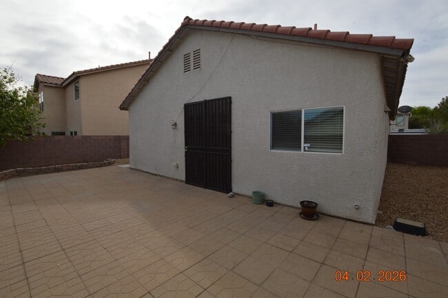 Building Photo - 6796 W Oak Mist Ave