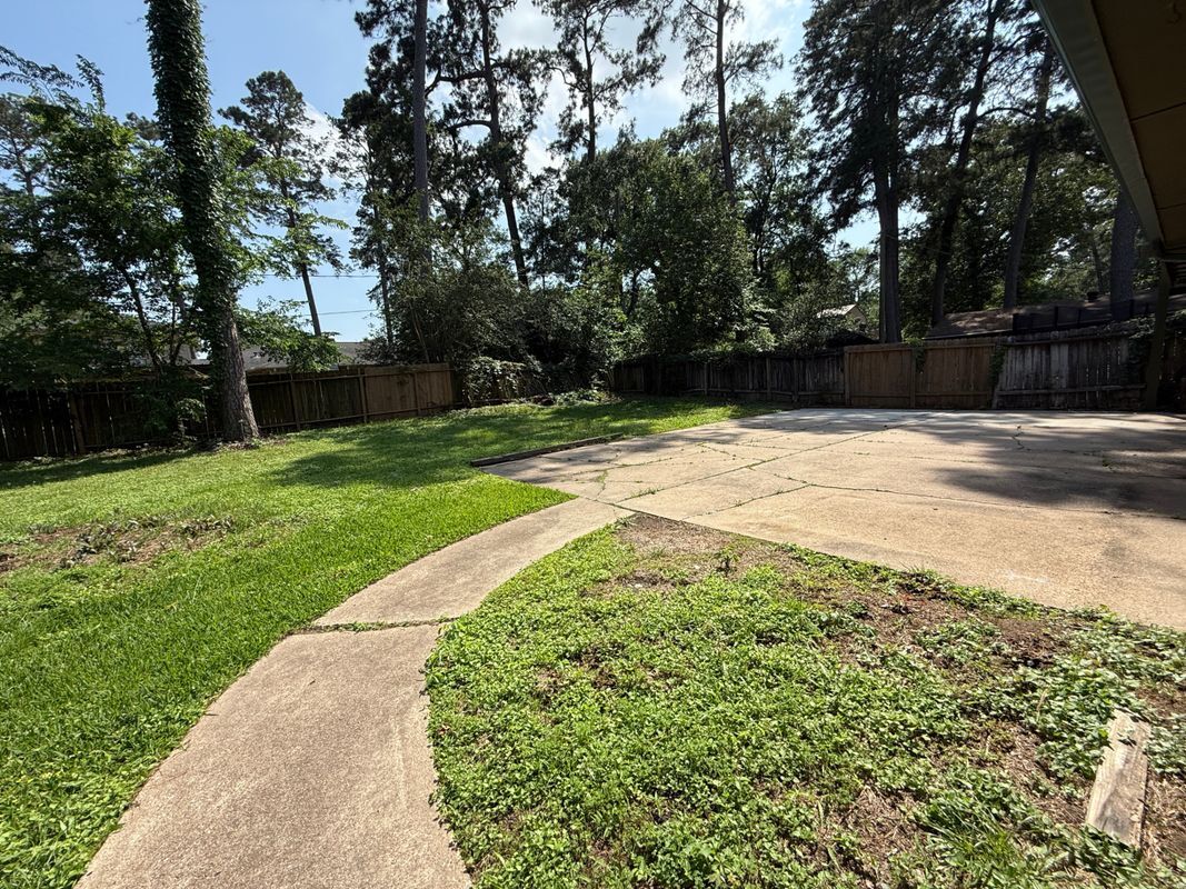 Building Photo - 422 Gamewood Dr