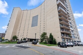 Building Photo - 380 Mountain Rd