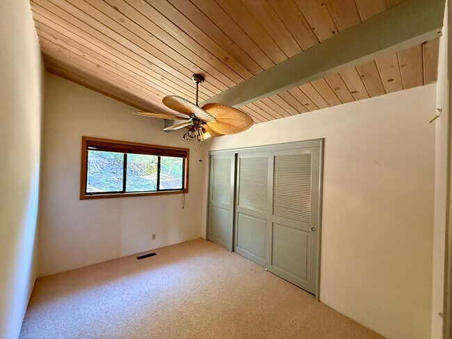 Building Photo - SPACIOUS THREE BED / THREE BATH HOME OFF OF PANORAMIC HWY WITH STUNNING VIEWS