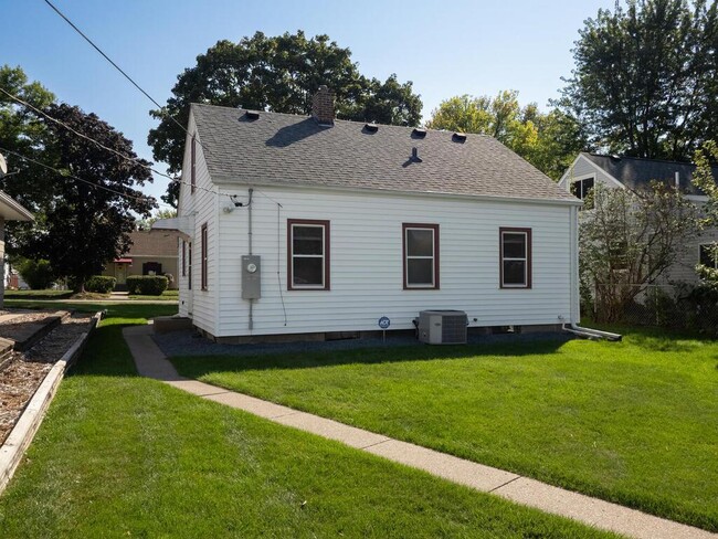 Building Photo - 1149 Smith Ave S