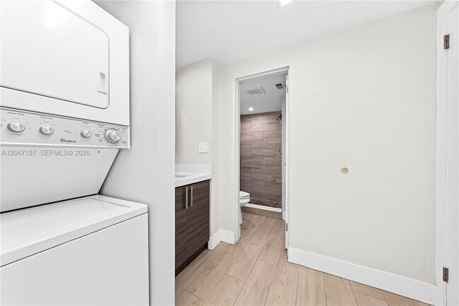 Building Photo - 6480 Miami Lakes Dr