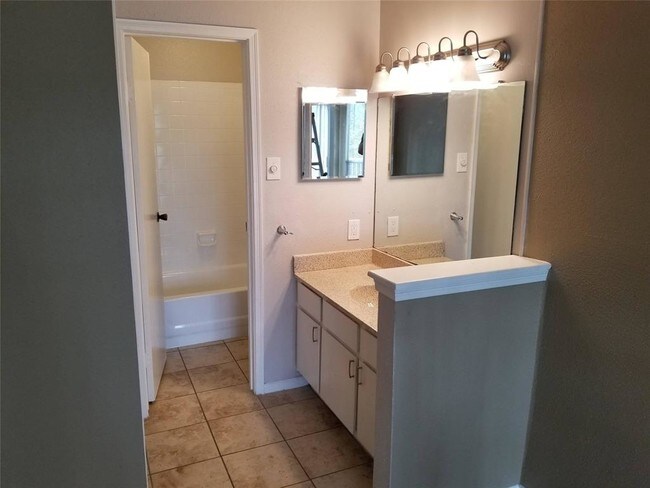 Building Photo - 18617 Egret Bay Blvd