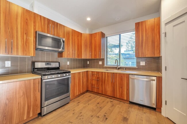 Building Photo - 309 S 47th St