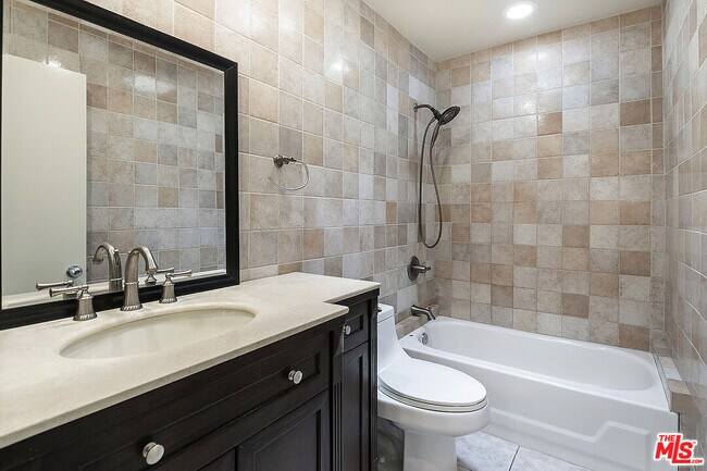 Building Photo - 2216 S Bentley Ave