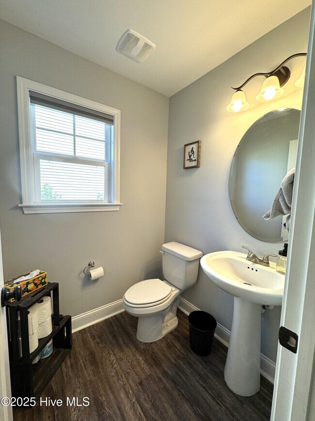 Building Photo - 425 Pebble Shore Dr