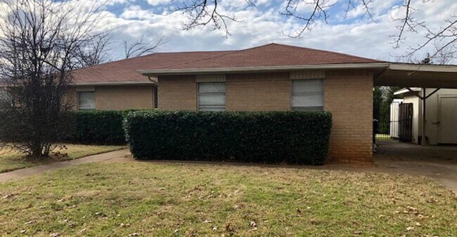 Building Photo - 112 Forestwood Dr