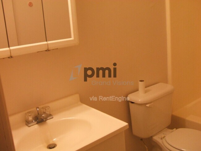 Building Photo - 465 E Main St