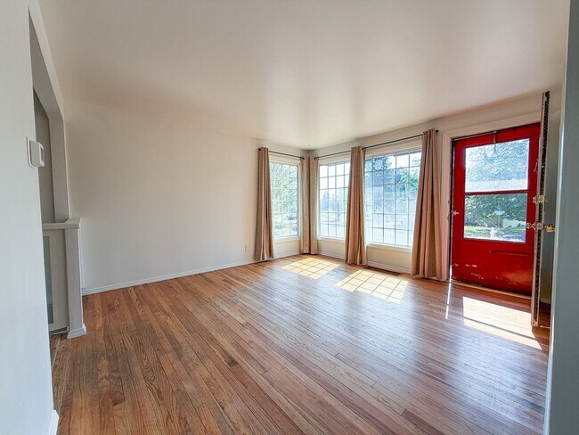 Building Photo - 6119 N Braeburn Dr