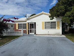 Building Photo - 6805 NW 75th Dr