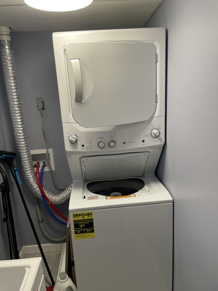 Washer And Dryer - 2527 James St