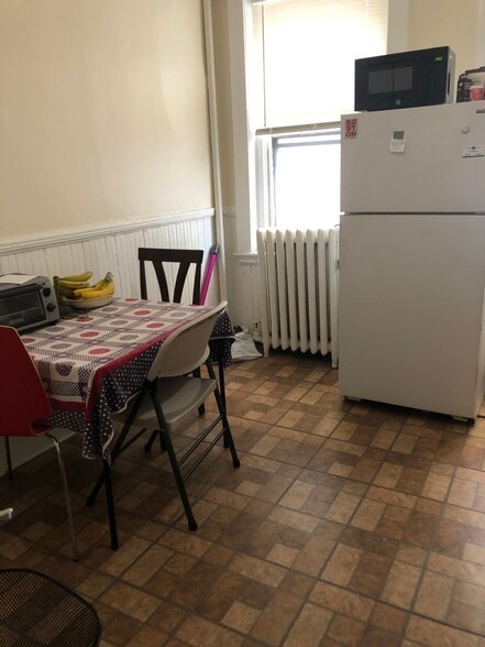 Building Photo - 448 Park Dr