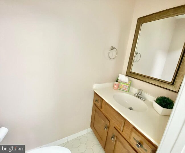 Building Photo - 10323 Hampshire Green Ave