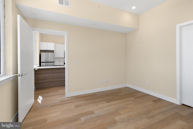 Building Photo - 1701 S 4th St