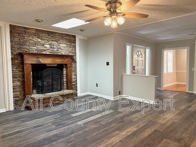 Building Photo - 9215 Long Hollow Rd