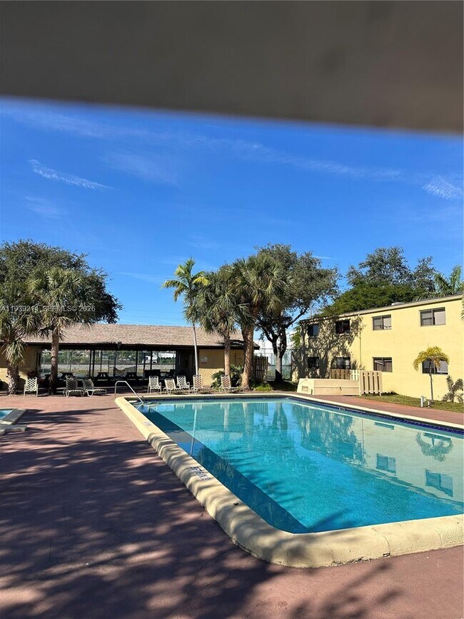 Building Photo - 1145 S Flagler Ave