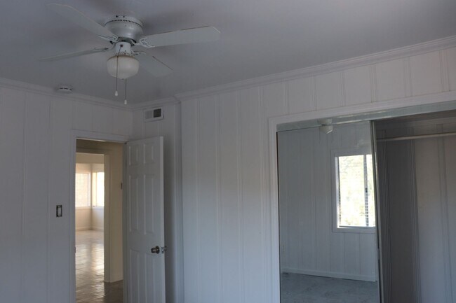 Building Photo - 2416 Cedar Dr