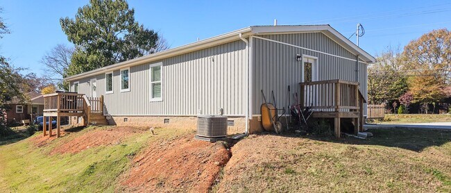 Building Photo - Knoxville 37920 - 3 bedroom 2 bath - call ...