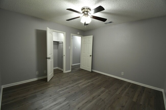 Building Photo - Whitehouse ISD - 3 Bedroom, 2 Bath Duplex, Lawn Care Provided!