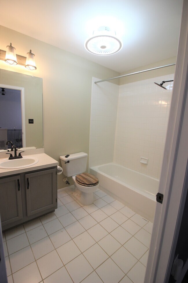 Somerset Rental 1070 Oakcroft Ln Franklin Township NJ 08873