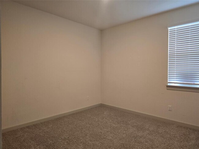 Building Photo - 200 Lavaca River Ln
