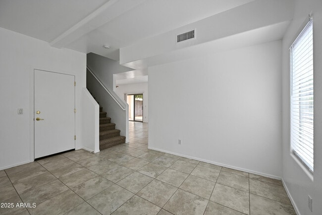 Building Photo - 605 W Latona Rd