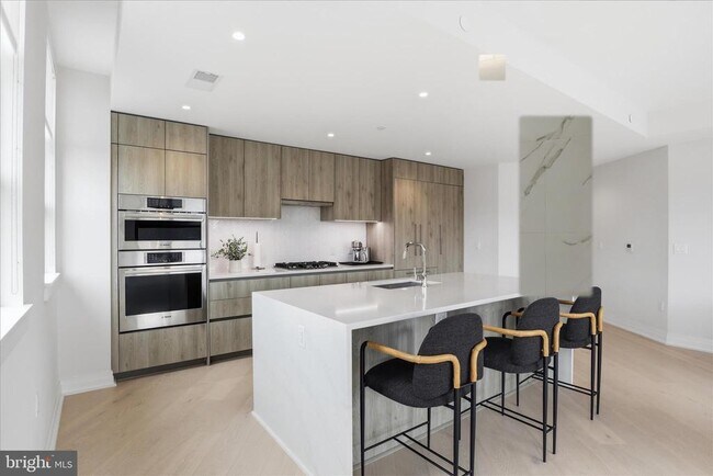 Building Photo - 1201 N Royal St