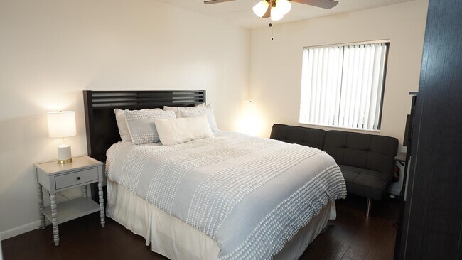 Building Photo - 100 Pelican Pointe Dr