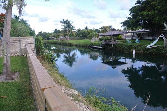 Building Photo - 10230 Dolphin Rd