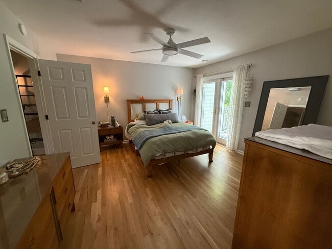 Building Photo - Charming Brick Midtown Townhome