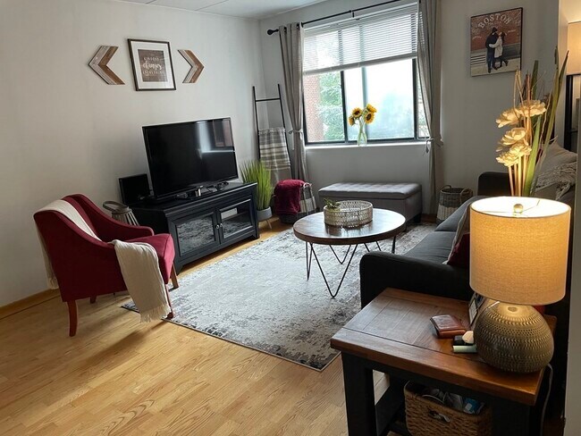 Building Photo - 1933 Commonwealth Ave